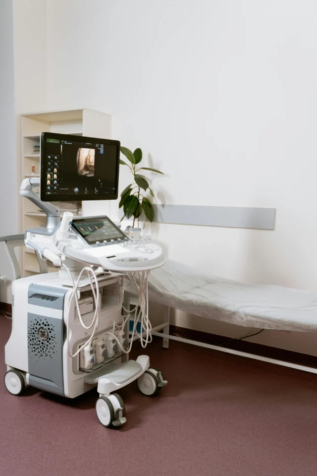 https://policlinicababanovac.ro/wp-content/uploads/2025/09/ecografie-2_result-640x960.webp